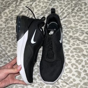 Nike Air Max Motion 2 Sneakers